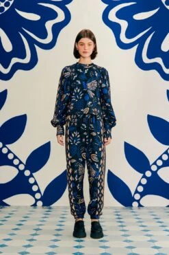 Farm Rio Black Macaw Forest Sweatpants