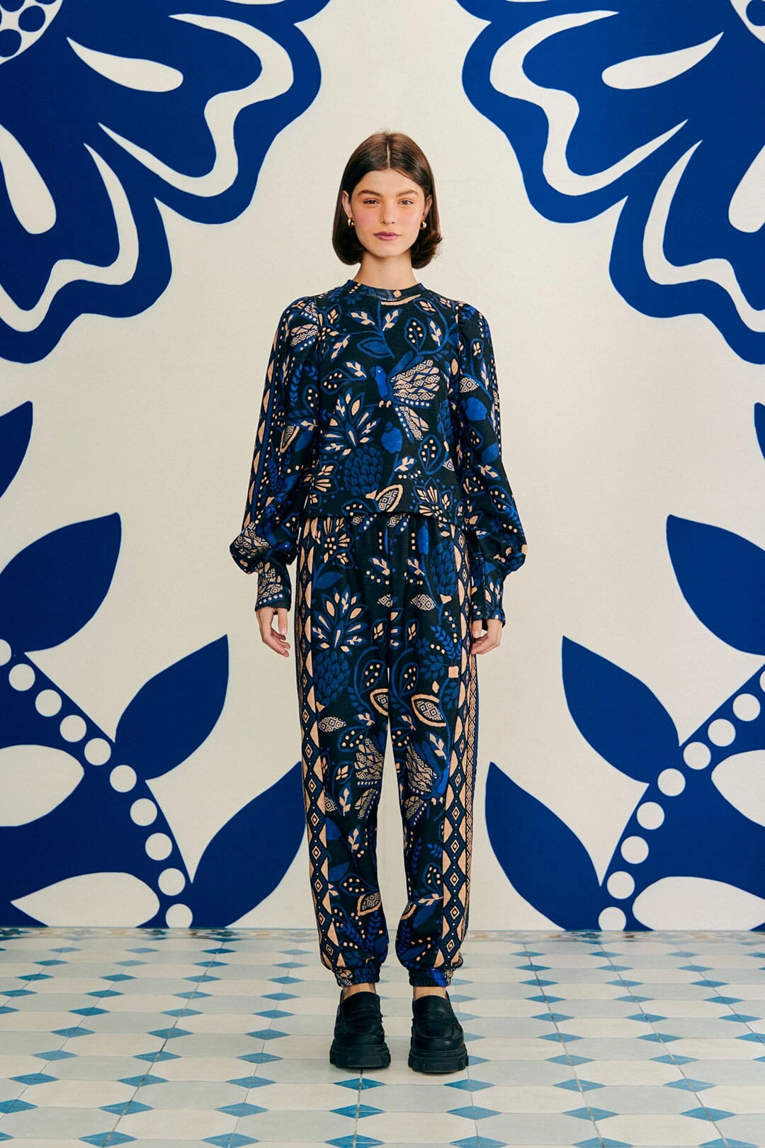 Farm Rio Black Macaw Forest Sweatpants 1 Farm Rio Black Macaw Forest Sweatpants