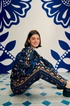 Farm Rio Black Macaw Forest Sweatpants 8 Farm Rio Black Macaw Forest Sweatpants -Colorful Wear Store 303956 03