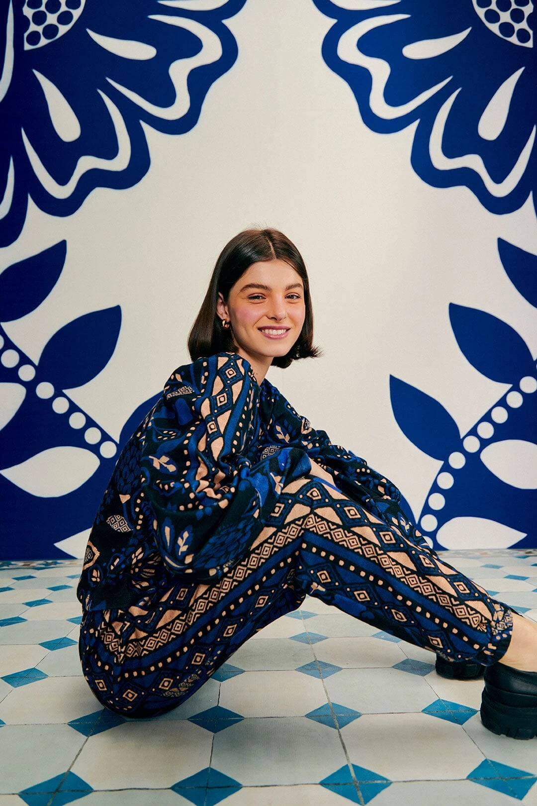 Farm Rio Black Macaw Forest Sweatpants 3 Farm Rio Black Macaw Forest Sweatpants - Image 3