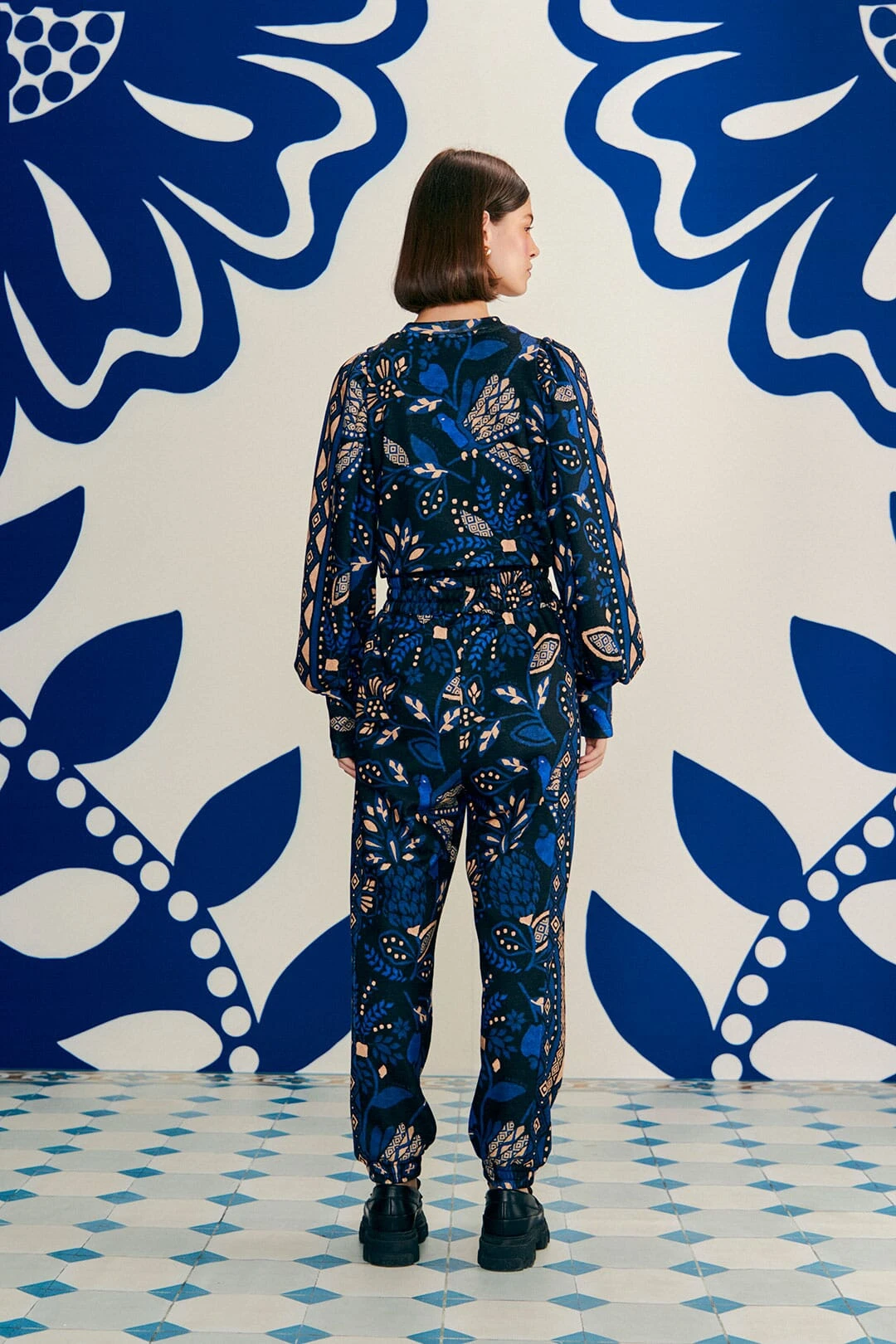 Farm Rio Black Macaw Forest Sweatpants 4 Farm Rio Black Macaw Forest Sweatpants - Image 4