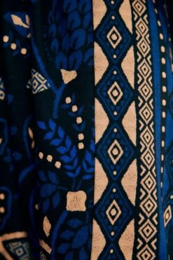 Farm Rio Black Macaw Forest Sweatpants 10 Farm Rio Black Macaw Forest Sweatpants -Colorful Wear Store 303956 05